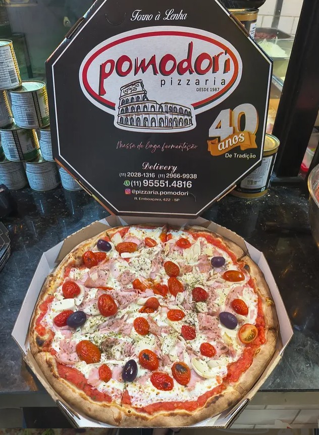 Pizza Light: peito de peru, palmito, tomate cereja e mussarela de búfala