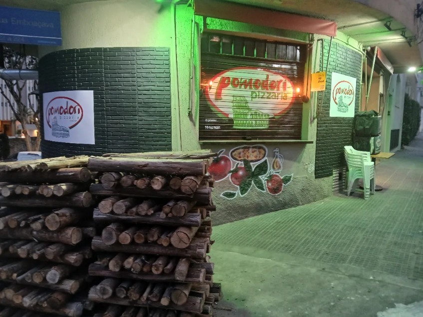 Fachada da Pomodori Pizzaria na Mooca